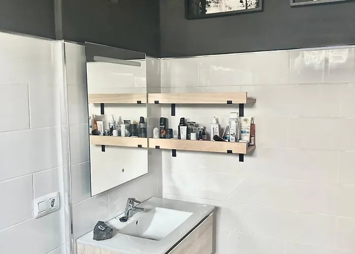 Light & Modern 3br 홈스테이