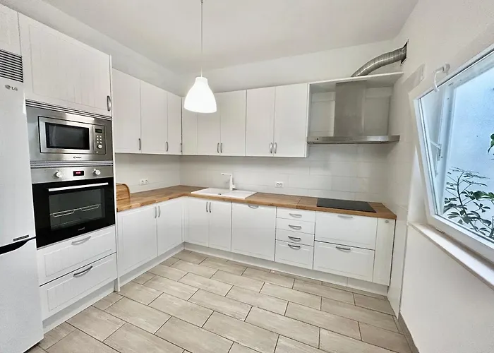 Light & Modern 3br *