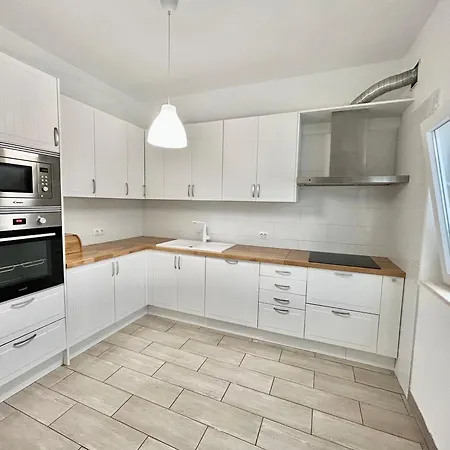 Light & Modern 3br *