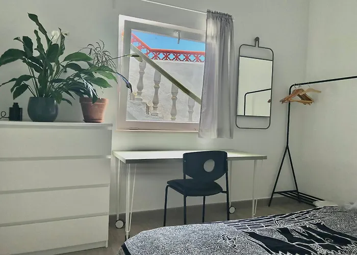 Light & Modern 3br *